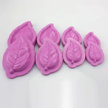 SET MIT 4 MOOSGUMMI FÖRMCHEN - BLÄTTER
