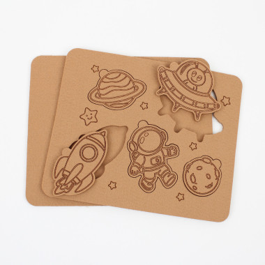 Educational puzzle in felt – astronaut
