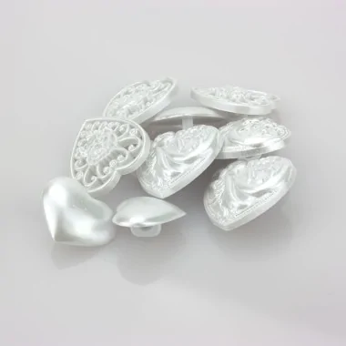 8 BUTTONS - VICTORIAN HEARTS
