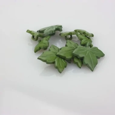 8 BUTTONS - IVY LEAVES