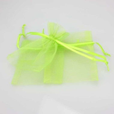12 BAGS IN APPLE GREEN ORGANZA WITH LACE 7.5x10 cm