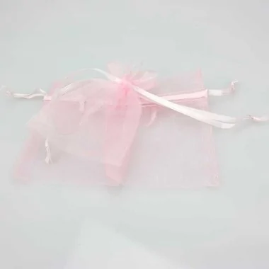 12 BOLSAS DE ORGANZA ROSA CON CORREA 7,5x10 cm
