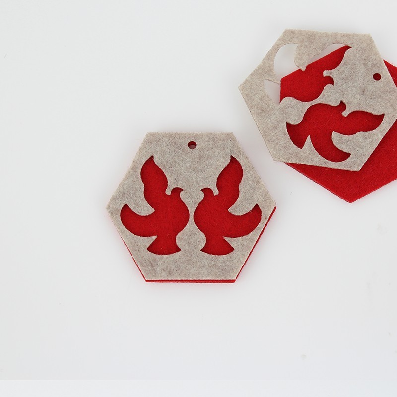 8 DÉCORATIONS DE NOËL - COLOMBES HEXAGONALES - EN FEUTRINE ET TISSU feutrine