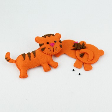 TIGER IN SOFT FELT TO BE STUFFED