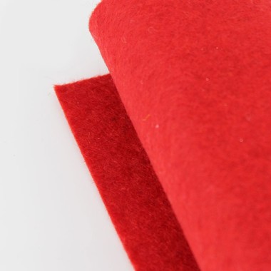 Red soft felt roll H180 cm x 10 m