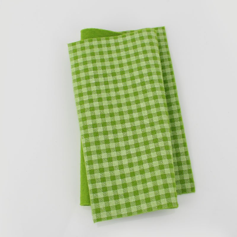 Pannolenci stampato 20x30 cm quadretti - verde mela|IDEEINFELTRO.COM