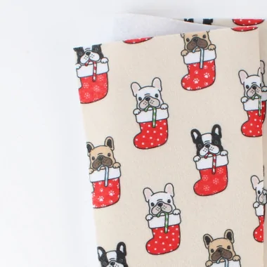 Dun vilt kerst bedrukt 50x90 cm hond en kous - beige