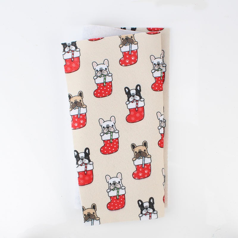 Estampado navideño fieltro fino 20x30 cm perro y medias - beige