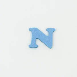 Letter N In Vilt En Gekleurd Dun Vilt