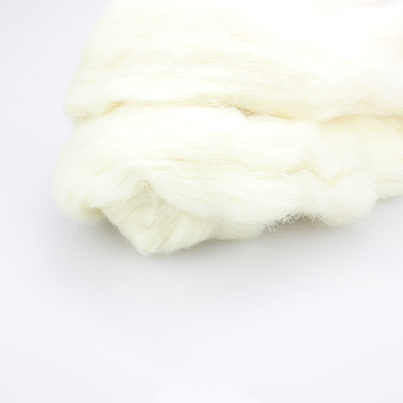 WHITE CARDED WOOL 50 g
